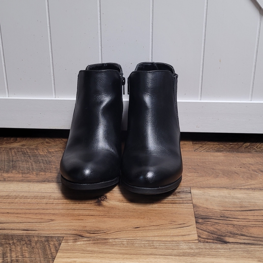 Arizona Jean Boot Company Black Ankle Booties